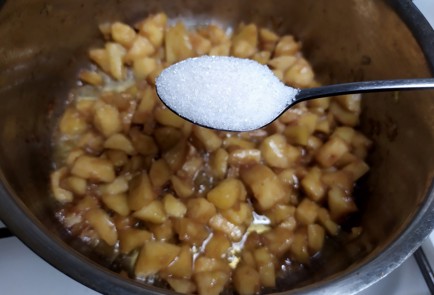 Фото шага рецепта Овсяная каша с томленым яблоком и орешками 188088 шаг 6  