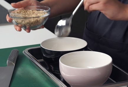 Фото шага рецепта Овсяная каша в пароварке с карамелизованными фруктами 151293 шаг 1  