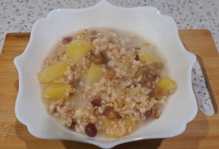 Фото шага рецепта Овсянка на завтрак с яблоком изюмом и медом 187506 шаг 11