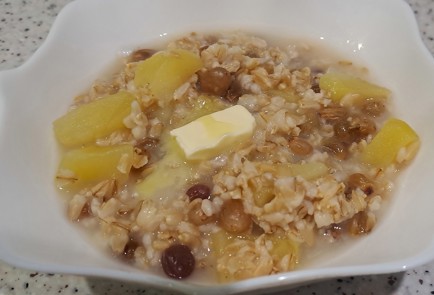 Фото шага рецепта Овсянка на завтрак с яблоком изюмом и медом 187506 шаг 12