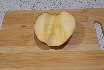 Фото шага рецепта Овсянка на завтрак с яблоком изюмом и медом 187506 шаг 5