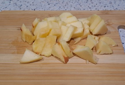 Фото шага рецепта Овсянка на завтрак с яблоком изюмом и медом 187506 шаг 6