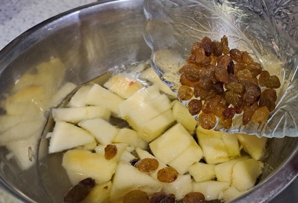 Фото шага рецепта Овсянка на завтрак с яблоком изюмом и медом 187506 шаг 8