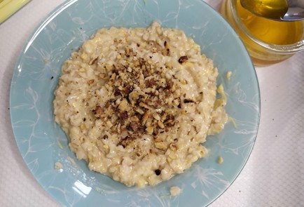 Фото шага рецепта Овсянка с сыром грецкими орехами и медом 187560 шаг 10