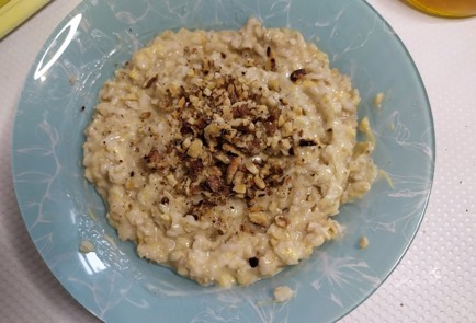 Фото шага рецепта Овсянка с сыром грецкими орехами и медом 187560 шаг 9