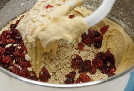 Фото шага рецепта Овсяное печенье с клюквой 138964 шаг 4  