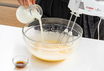 Фото шага рецепта Овсяные маффины из кислого молока с вишней 189638 шаг 4  