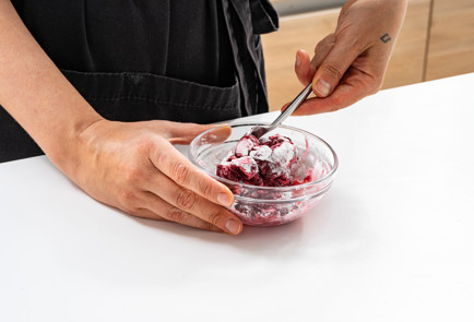 Фото шага рецепта Овсяные маффины из кислого молока с вишней 189638 шаг 6  