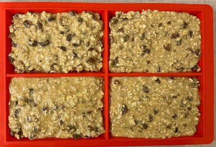 Фото шага рецепта Овсяные вафли с изюмом и фундуком 190847 шаг 10  