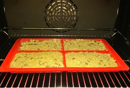 Фото шага рецепта Овсяные вафли с изюмом и фундуком 190847 шаг 11  