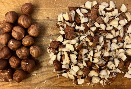 Фото шага рецепта Овсяные вафли с изюмом и фундуком 190847 шаг 7  