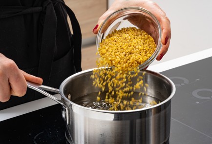 Фото шага рецепта Паэлья из булгура с морепродуктами 176025 шаг 2  