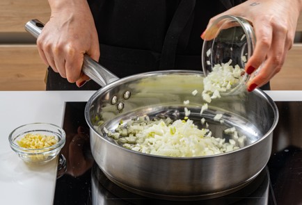 Фото шага рецепта Паэлья из булгура с морепродуктами 176025 шаг 5  