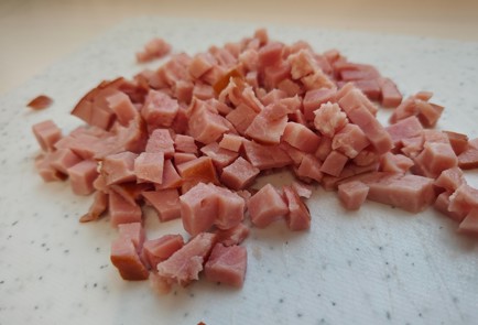 Фото шага рецепта Палочки с ветчиной и сыром на сковороде 189083 шаг 2  