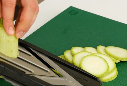 Фото шага рецепта Палтус с кабачками и хрустящим фенхелем 93385 шаг 2  