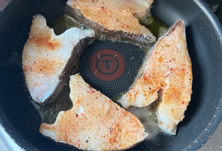 Фото шага рецепта Палтус в сметанном соусе 190039 шаг 4  