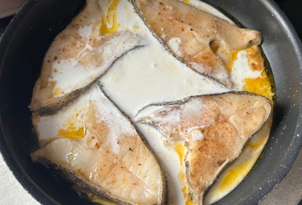 Фото шага рецепта Палтус в сметанном соусе 190039 шаг 9  