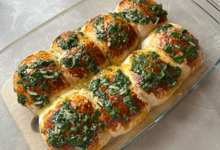 Фото шага рецепта Пампушки с чесноком и зеленью 190049 шаг 10  