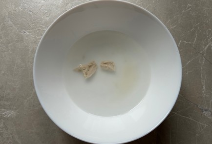 Фото шага рецепта Пампушки с чесноком и зеленью 190049 шаг 2  