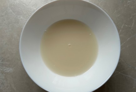 Фото шага рецепта Пампушки с чесноком и зеленью 190049 шаг 3  