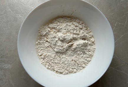 Фото шага рецепта Пампушки с чесноком и зеленью 190049 шаг 4  