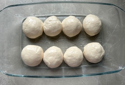 Фото шага рецепта Пампушки с чесноком и зеленью 190049 шаг 6  