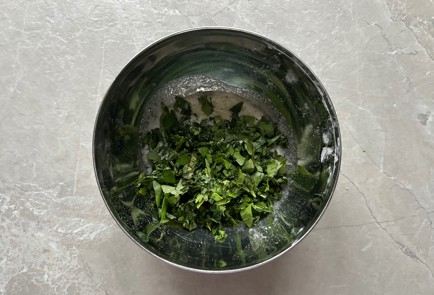 Фото шага рецепта Пампушки с чесноком и зеленью 190049 шаг 8  