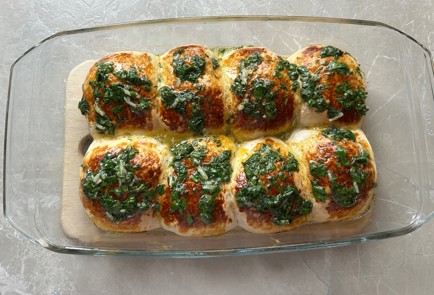 Фото шага рецепта Пампушки с чесноком и зеленью 190049 шаг 9  