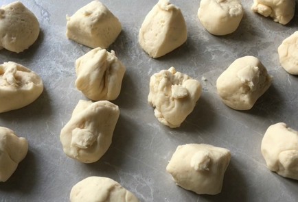 Фото шага рецепта Пампушки с чесноком 174350 шаг 10  