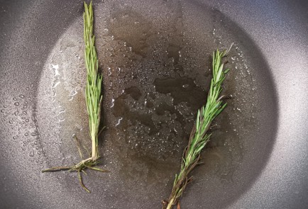 Фото шага рецепта Пангасиус на сковороде 190198 шаг 1  