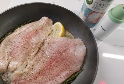 Фото шага рецепта Пангасиус на сковороде 190198 шаг 3  