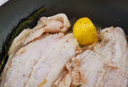 Фото шага рецепта Пангасиус на сковороде 190198 шаг 5  