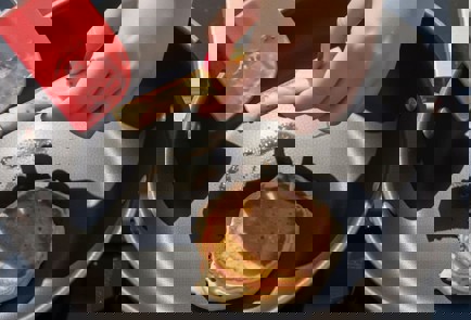 Фото шага рецепта Панкейки банановые 191342 шаг 6