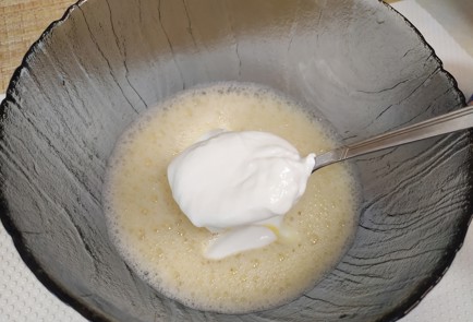 Фото шага рецепта Панкейки из греческого йогурта 190178 шаг 3  