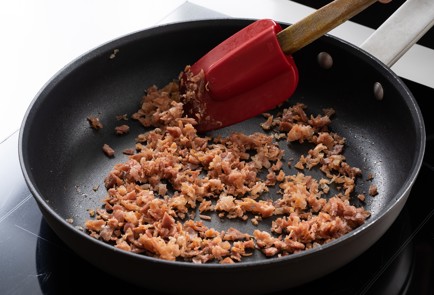 Фото шага рецепта Панкейки из корня сельдерея с творогом и копченым окороком 139896 шаг 1  