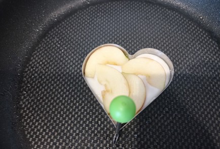 Фото шага рецепта Блинчики для любимой  рецепт ко Дню Валентина 191277 шаг 10  