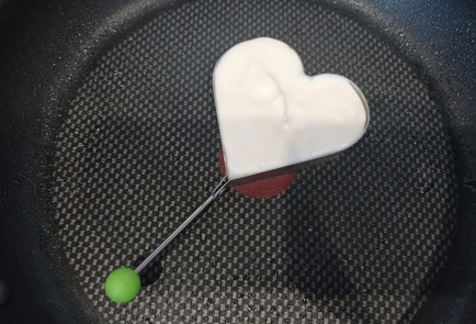 Фото шага рецепта Блинчики для любимой  рецепт ко Дню Валентина 191277 шаг 11  