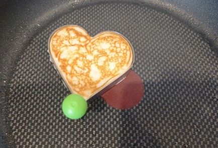 Фото шага рецепта Блинчики для любимой  рецепт ко Дню Валентина 191277 шаг 12  