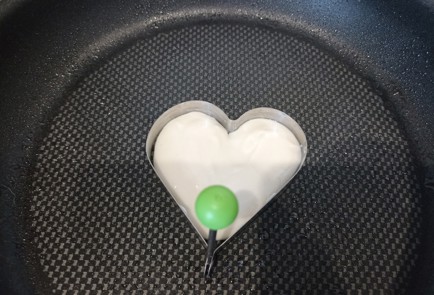 Фото шага рецепта Блинчики для любимой  рецепт ко Дню Валентина 191277 шаг 8  