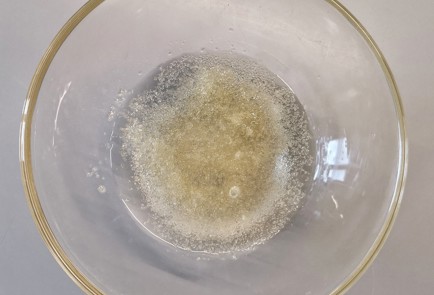 Фото шага рецепта Паннакотта с черешней 173901 шаг 1  