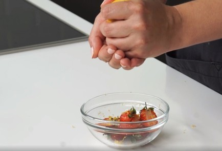 Фото шага рецепта Паннакотта с клубникой и семенами чиа 151300 шаг 10  