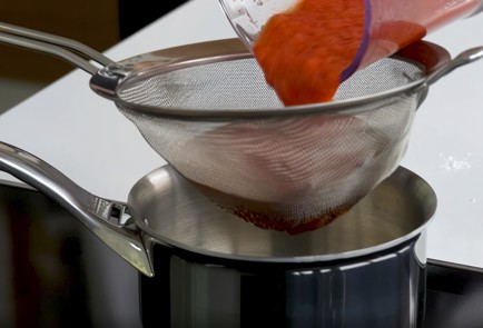 Фото шага рецепта Паннакотта с клубникой и семенами чиа 151300 шаг 6  