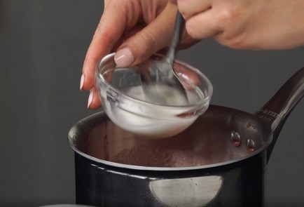 Фото шага рецепта Паннакотта с клубникой и семенами чиа 151300 шаг 7  