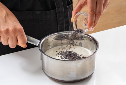 Фото шага рецепта Паннакотта с лавандой 186653 шаг 2  