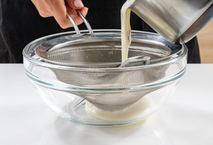 Фото шага рецепта Паннакотта с лавандой 186653 шаг 3  