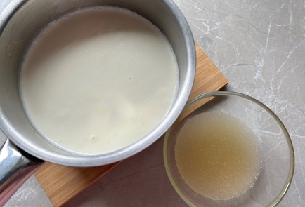 Фото шага рецепта Паннакотта с желе из маракуйи 174109 шаг 4  