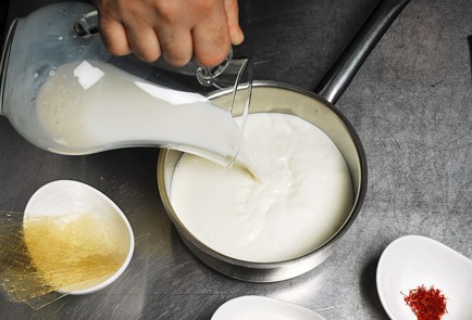 Фото шага рецепта Паннакотта Адриана Кетгласа 30413 шаг 1