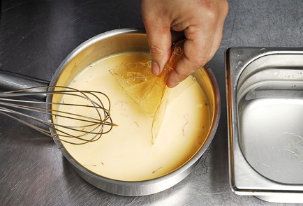 Фото шага рецепта Паннакотта Адриана Кетгласа 30413 шаг 2