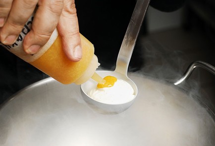 Фото шага рецепта Паннакотта Адриана Кетгласа 30413 шаг 7