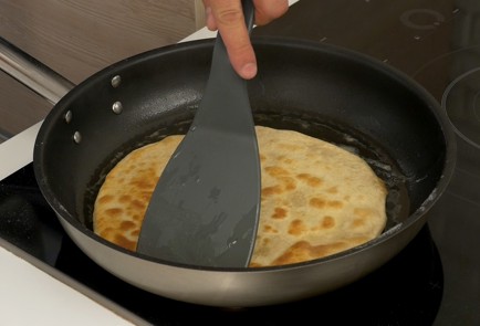 Фото шага рецепта Лепешка парата с картофелем 137198 шаг 9  